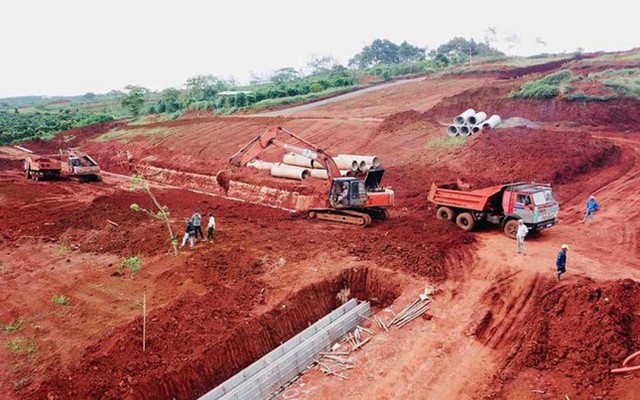  Thả nổi phân lô, bán nền hàng loạt đồi chè, nhiều cán bộ bị kỷ luật - Ảnh 1.
