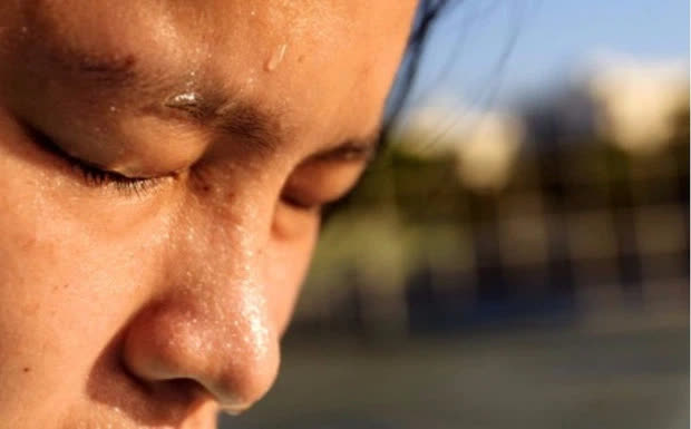 6 bộ phận trên cơ thể đổ nhiều mồ hôi đang cảnh báo bệnh tật, trong đó có cả dấu hiệu đột quỵ, đừng bỏ qua - Ảnh 3.