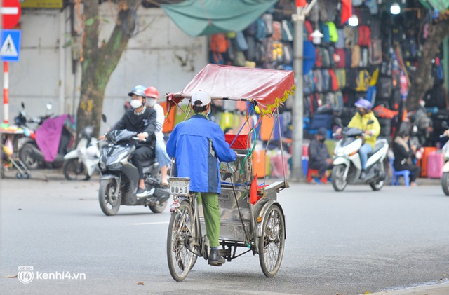 Hồi ức của người đạp xích lô về những ngày Tết chưa có dịch Covid-19: Người dân đi chơi kín hồ Gươm, chở không kịp khách - Ảnh 11.