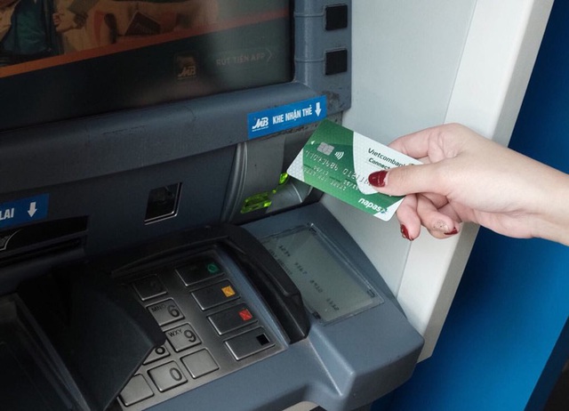  Ngân hàng phải phát hành thẻ chip nội địa từ 31-3-2021 - Ảnh 1.