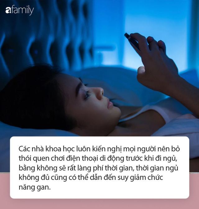 Những người thường xuyên chơi điện thoại di động trước khi đi ngủ sẽ xuất hiện 3 triệu chứng, cảnh giác bệnh gan ghé thăm - Ảnh 1.