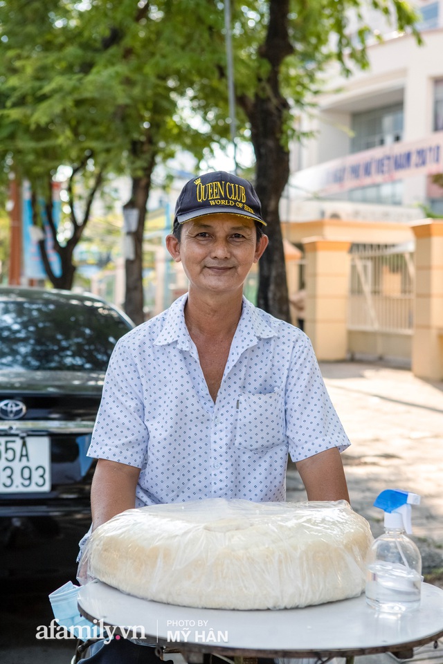  Ổ bánh bò nổi tiếng nhất Cần Thơ mỗi ngày chỉ bán trong vòng 1 tiếng là hết sạch, dân miền Tây muốn ăn phải canh giờ! - Ảnh 1.