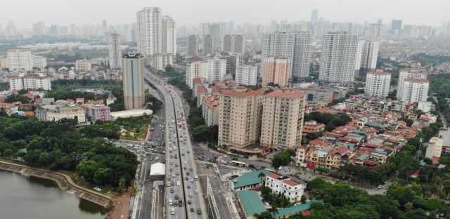 Bất động sản liên tục tăng giá, người trẻ ngày càng khó sở hữu nhà ở đô thị - Ảnh 2.