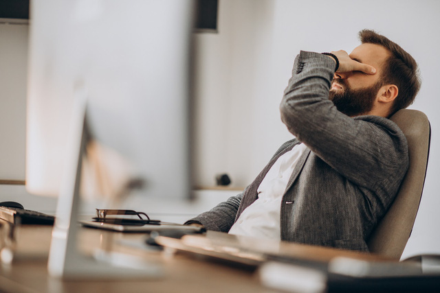 Burn-out tuổi trung niên: Làm gì khi bạn cảm thấy sức tàn lực kiệt trong chính cuộc sống của bản thân? - Ảnh 1.