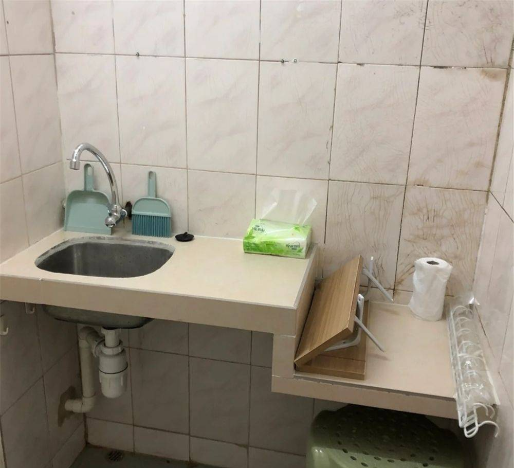 "Đột nhập" căn phòng 15m2 giá thuê gần 16 triệu đồng: Bố mẹ và con ngủ chung một giường - Ảnh 9.