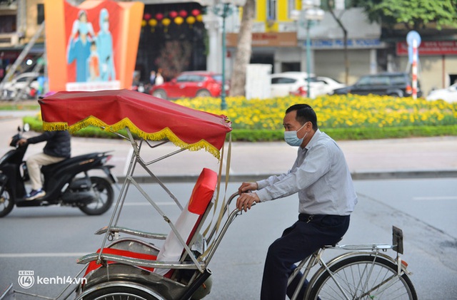 Hồi ức của người đạp xích lô về những ngày Tết chưa có dịch Covid-19: Người dân đi chơi kín hồ Gươm, chở không kịp khách - Ảnh 6.