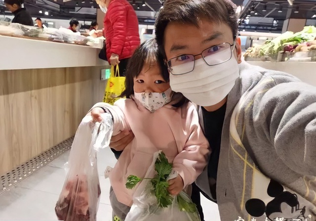  Hắt hủi ghế Giám đốc về làm nội trợ cho vợ đi kiếm tiền, ông bố trẻ từng bị người đời chê cười lại khiến ai nấy xuýt xoa với thành quả hiện tại - Ảnh 3.