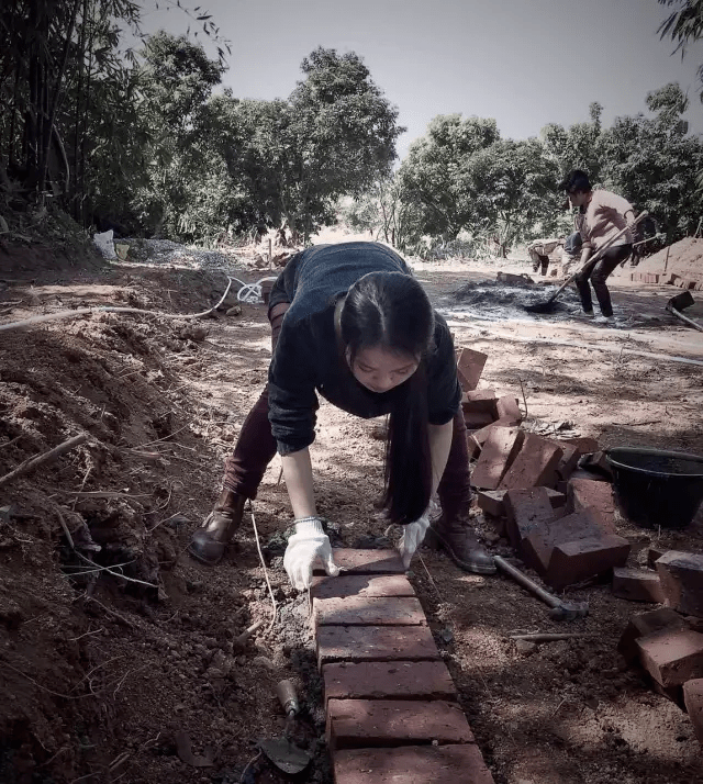 Đôi vợ chồng mới cưới sống ẩn dật trên núi, xây nhà rộng 300m2: Cuộc sống không xã giao, thật tuyệt! - Ảnh 5.