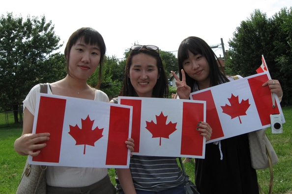 Học sinh Canada không cần thi đại học, vậy cách họ được nhận vào trường đại học ra sao? - Ảnh 1.