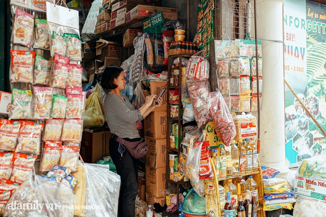 Ngày cuối năm bình yên trong ngõ chợ Thanh Hà - ngôi chợ lâu đời nhất phố cổ được giới nhà giàu chuộng mua vì toàn đồ chất lượng tươi ngon - Ảnh 7.