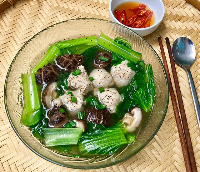 Rau cải xanh rất tốt nhưng 6 đối tượng này nên thận trọng khi ăn - Ảnh 1.