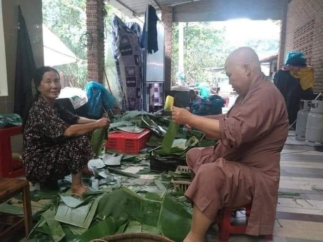 Người dân nhiều tỉnh thành chung tay gói hàng ngàn chiếc bánh chưng, bánh tét cứu trợ khúc ruột miền Trung - Ảnh 15.