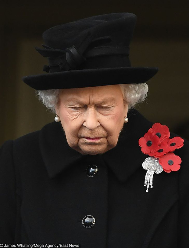 Những lần quy định Hoàng gia Anh bị phá tan bởi chính Nữ hoàng Elizabeth II: Ai mà nghĩ Nữ hoàng cũng có lúc nổi loạn đến vậy - Ảnh 7.