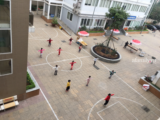 Không khí đón giao thừa tại trường tiểu học Xuân Phương, cái Tết đáng nhớ của thầy trò và phụ huynh trong khu cách ly - Ảnh 1.