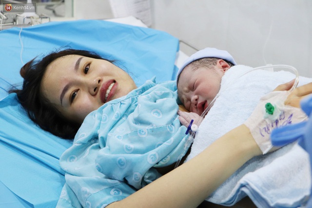 Chùm ảnh: Những thiên thần nhỏ chào đời trong thời khắc đầu tiên của năm mới 2021 - Ảnh 6.