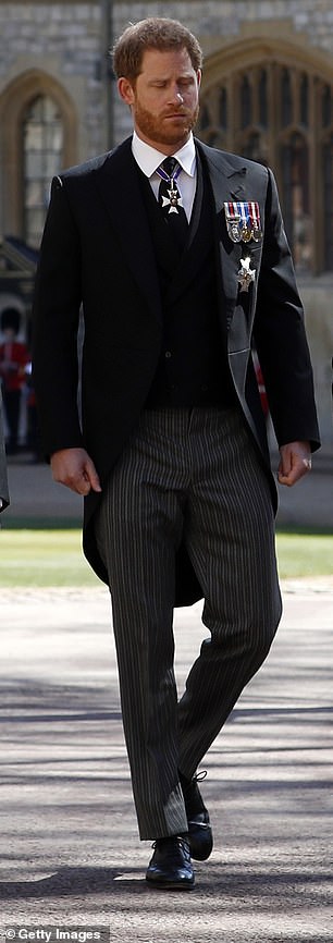 Đằng sau khoảnh khắc trò chuyện thoải mái với anh trai là nỗi bồn chồn, sự cô độc không thể chia sẻ cùng ai của Hoàng tử Harry - Ảnh 7.