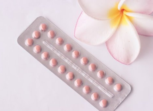 Kinh nguyệt kéo dài có thể do tác dụng phụ của thuốc ngừa thai