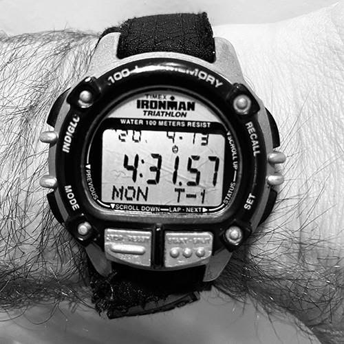 Cựu chỉ huy đặc nhiệm SEAL Mỹ đăng ảnh đồng hồ lúc 4h30 mỗi sáng lên MXH vì 1 lý do đặc biệt: Dậy sớm và kỷ luật bản thân không phải điều ngẫu nhiên có, nỗ lực mỗi ngày, thành công càng gần hơn - Ảnh 2.