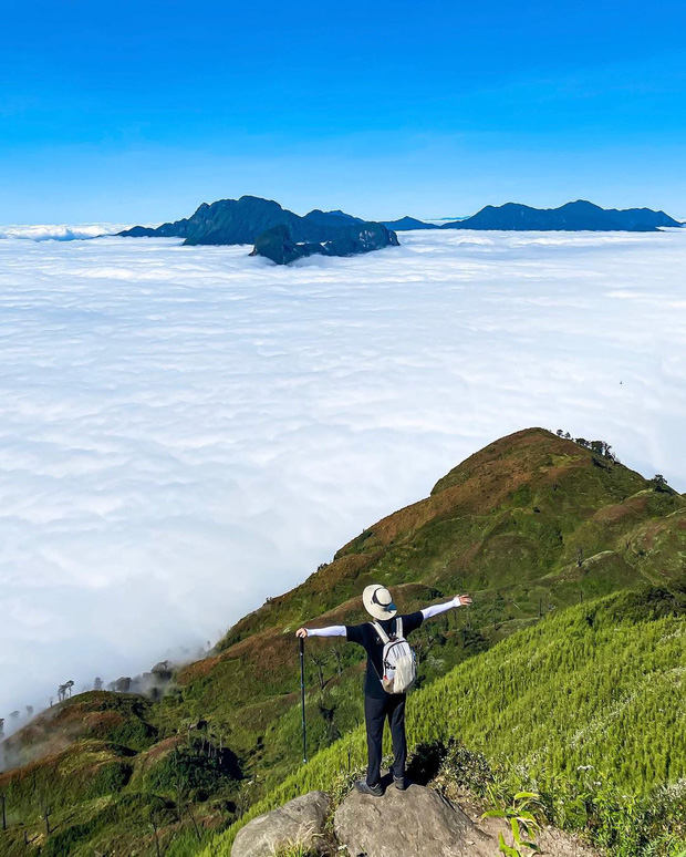 Dân mạng truy lùng địa điểm săn mây đẹp bậc nhất Việt Nam: Xem ảnh mà ngỡ “tiên cảnh” giữa đời thực, không phải ai cũng được check-in - Ảnh 2.