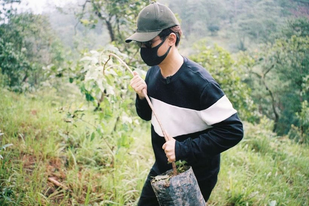 Hà Anh Tuấn cùng công ty trồng 1800 cây rừng giúp người dân chống lũ - Ảnh 4.
