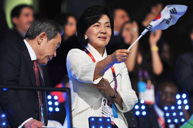 Người đàn bà quyền lực phía sau đế chế Samsung: Bóng hồng khiến cố chủ tịch Lee Kun Hee đến chết cũng không từ bỏ - Ảnh 2.