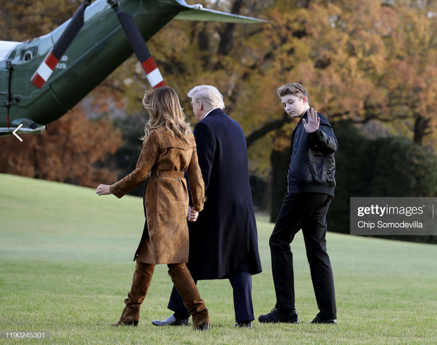 Những khoảnh khắc cười hiếm hoi gần đây nhất của Hoàng tử Nhà Trắng Barron Trump sau khi loạt hình ảnh buồn bã phủ sóng truyền thông - Ảnh 14.