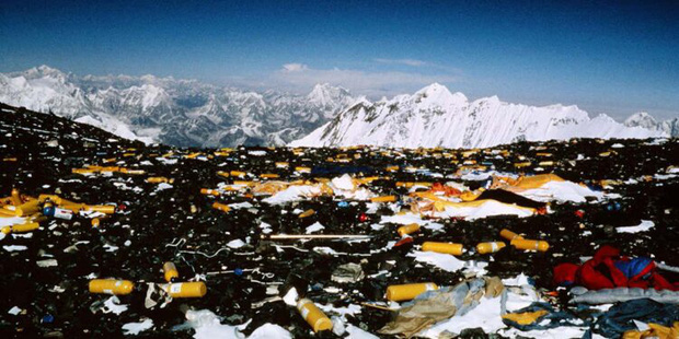 Khoa học phát hiện một sự thật đáng sợ đang hiện diện ở ngọn núi cao nhất thế giới: Tác động của con người lớn đến vậy rồi sao? - Ảnh 3.