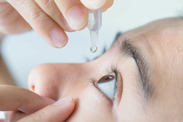5 hành vi gây hại cho mắt mà người trẻ thường hay mắc phải, không sửa ngay có thể gây viêm nhiễm, tổn thương mắt - Ảnh 4.
