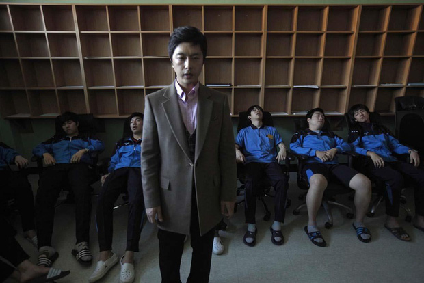 Cuộc chiến thi đại học Hàn Quốc: Học 16 tiếng/ngày, nhốt mình trong phòng biệt giam trắng, ám ảnh đến mức cần thôi miên để trấn tĩnh - Ảnh 9.
