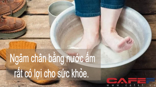 Làm “nóng” cơ thể vào mùa đông với phương pháp ngâm chân rất tốt, nhưng 3 nhóm người này cần tuyệt đối tránh kẻo lợi bất cập hại - Ảnh 1.