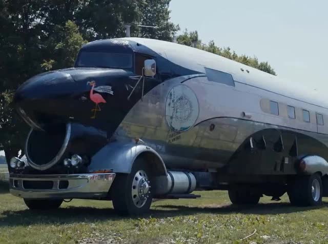  Cựu quân nhân biến máy bay đồng nát thành motorhome: Chi phí quy đổi hơn 450 triệu, thoạt trông như trong phim viễn tưởng - Ảnh 5.