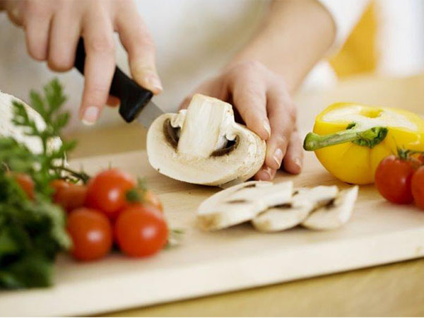 Thói quen hầu như ai cũng mắc khi nấu ăn khiến rau củ quả mất chất, mất luôn khả năng phòng chống ung thư - Ảnh 1.