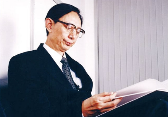 Gia đình thất thế, 18 năm ngồi tù vì vạ miệng, 57 tuổi mới lật mình khởi nghiệp, người đàn ông này đã làm 1 việc không ai ngờ để kiếm hũ vàng, trở thành người giàu nhất Trùng Khánh ở tuổi xưa nay hiếm - Ảnh 1.