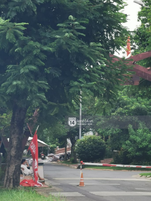 Trực tiếp thăm biệt thự của Thuỷ Tiên giữa ồn ào: Đã đập đi hoàn toàn để xây mới, công trình che kín, thông tin chủ đầu tư gây chú ý - Ảnh 11.