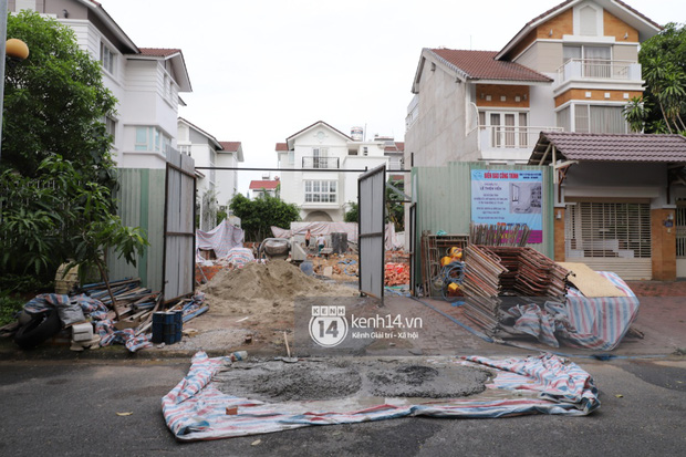 Trực tiếp thăm biệt thự của Thuỷ Tiên giữa ồn ào: Đã đập đi hoàn toàn để xây mới, công trình che kín, thông tin chủ đầu tư gây chú ý - Ảnh 3.