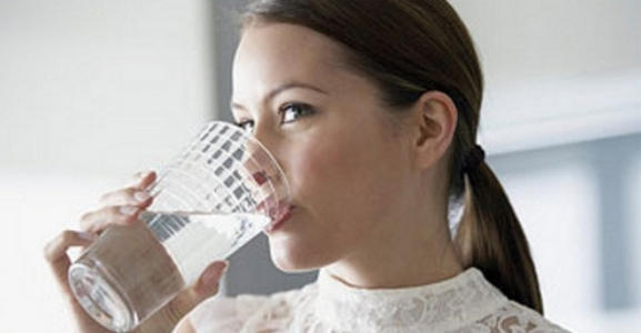  5 loại nước tuyệt đối KHÔNG được uống khi vừa ngủ dậy buổi sáng, những người sau 40 tuổi càng phải cố gắng lưu ý - Ảnh 1.