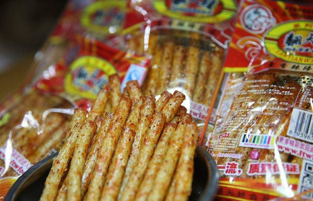 Ăn mì cay như cơm bữa trong 2 năm, cậu bé 12 tuổi bị sưng dạ dày, phát triển khối u to bằng quả trứng - Ảnh 3.