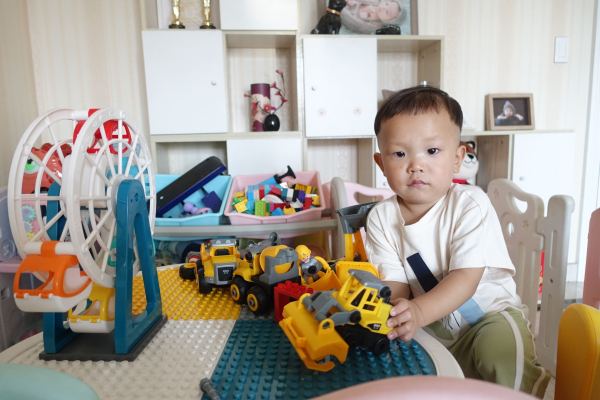 Nỗi lo của người trưởng thành Trung Quốc: Làm thế nào tôi đủ khả năng nuôi con khi áp lực cuộc sống quá cao? - Ảnh 1.