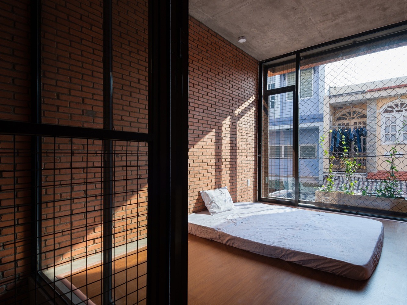 Ngôi nhà không trát vữa khiến ai cũng phải trầm trồ - Ảnh 10.