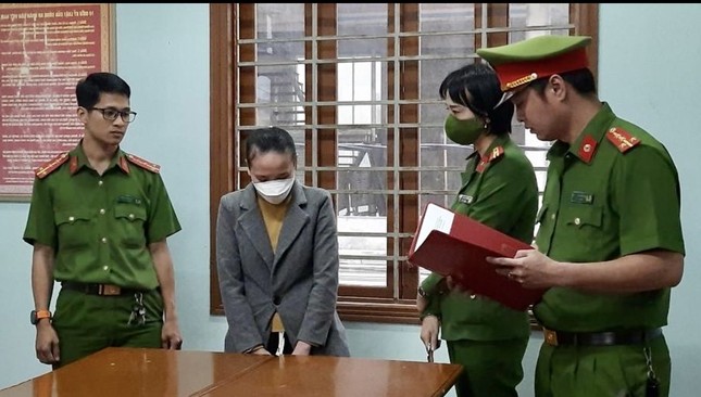 Bắt nữ phó giám đốc phòng giao dịch ngân hàng ở Quảng Trị - Ảnh 1.