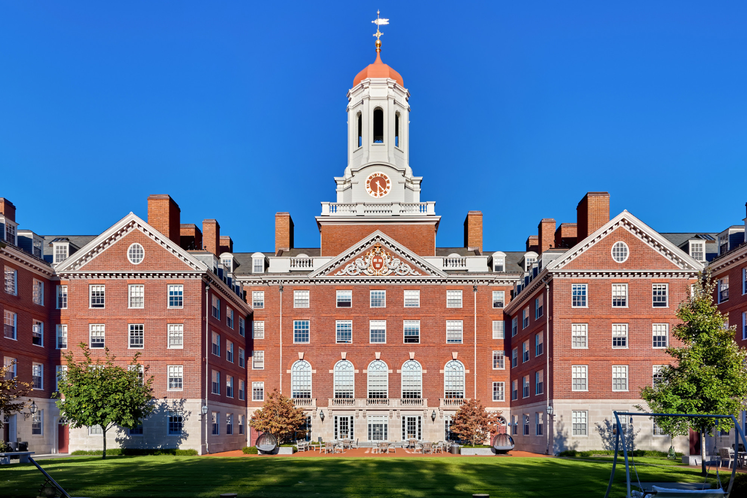 Hình ảnh khuôn viên và ký túc xá gây bất ngờ của Harvard - đại học danh giá nhất hành tinh - Ảnh 1.