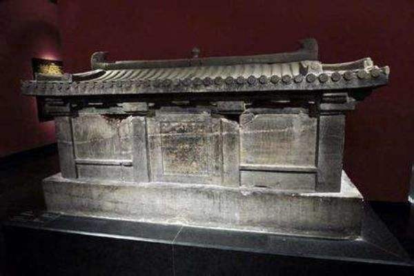Tìm thấy cổ vật khảm vàng hơn 1.400 năm trong mộ cổ có niêm phong 4 chữ khiến ai cũng rùng mình - Ảnh 2.
