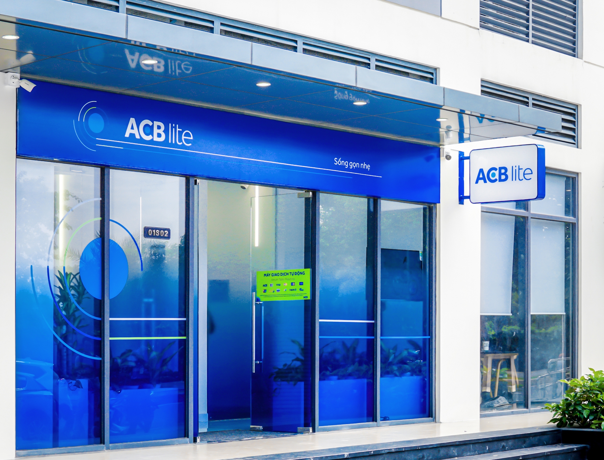 ACB hoàn thành 50% kế hoạch năm, đẩy mạnh cho vay ưu đãi - Ảnh 1.