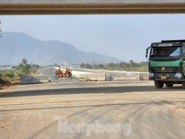 Cấp tốc chuẩn bị đất đắp nền xây dựng cao tốc Biên Hoà - Vũng Tàu - Ảnh 1.