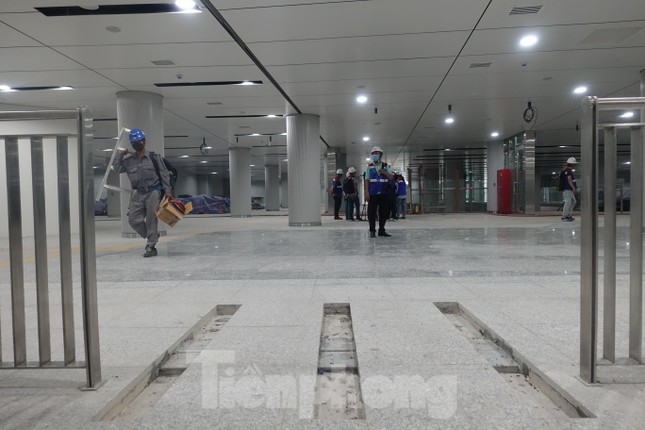 Metro số 1 TPHCM: Ga ngầm lớn nhất hoàn thiện trên 99%, cuối năm nay chạy thử toàn tuyến - Ảnh 6.