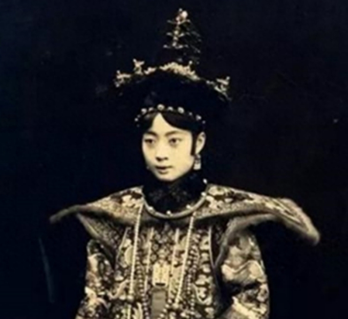 Số phận bi thảm của Hoàng hậu cuối cùng trong lịch sử Trung Hoa: Bị Hoàng đế lạnh nhạt, giây phút cuối đời trải qua trong ngục tù - Ảnh 2.
