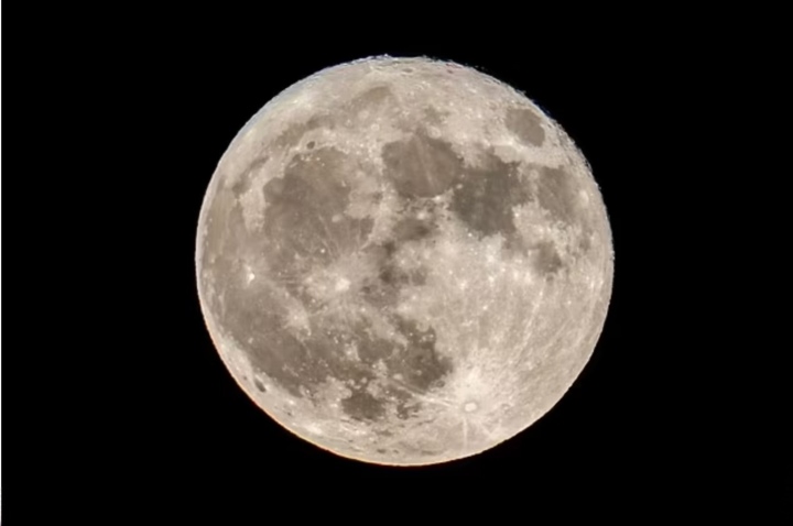 Hy hữu hai siêu trăng cùng xuất hiện trong tháng 8 - Ảnh 1.