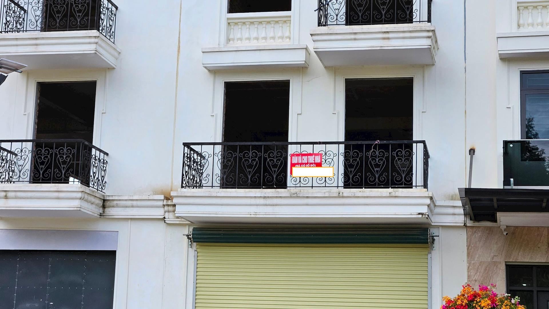 Cận cảnh dãy shophouse bạc tỷ ở thành phố Cao Bằng, cắt lỗ nửa tỷ khó tìm người mua - Ảnh 4.