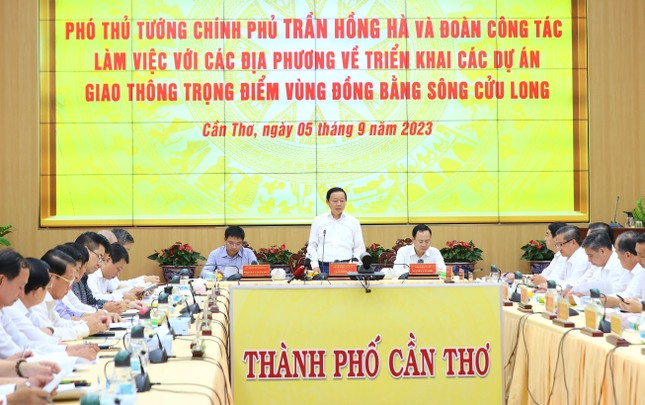 Phó Thủ tướng chỉ đạo ‘nóng’ về nguồn cát cho dự án giao thông trọng điểm - Ảnh 1.