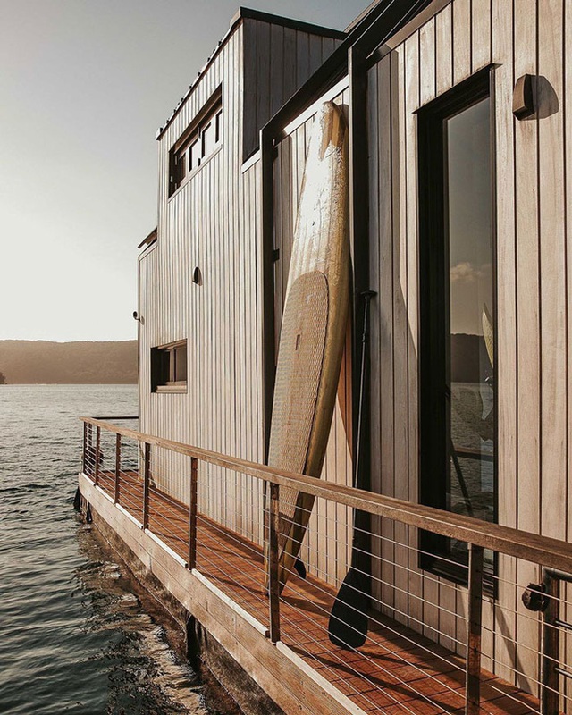 Ngôi nhà nhỏ gọn nổi trên mặt nước, sử dụng năng lượng từ mặt trời nhưng có giá thuê 30 triệu/đêm - Ảnh 11.